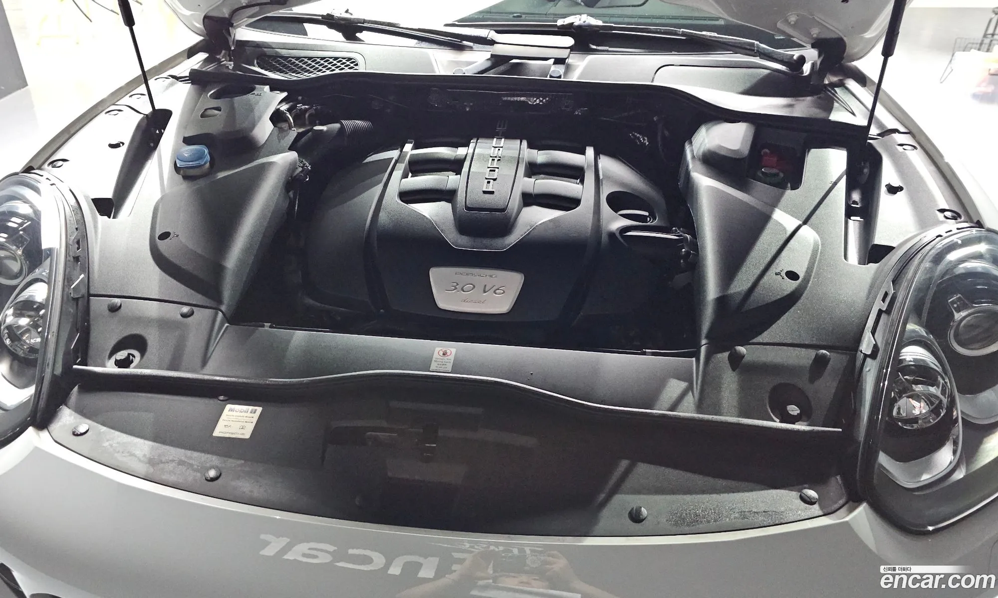Porsche Cayenne 2017 WP1AF2925HKA29883 — 14
