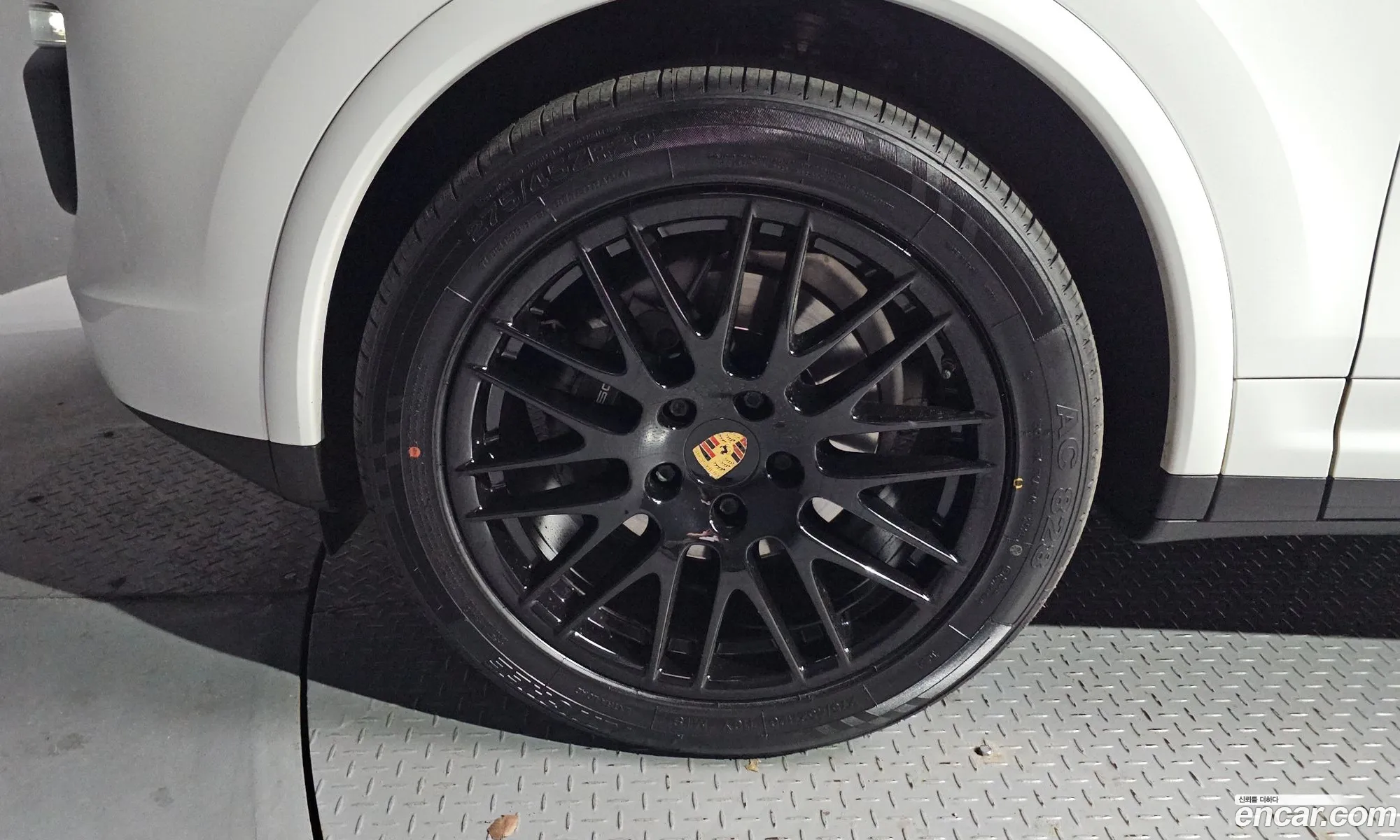 Porsche Cayenne 2017 WP1AF2925HKA29883 — 18