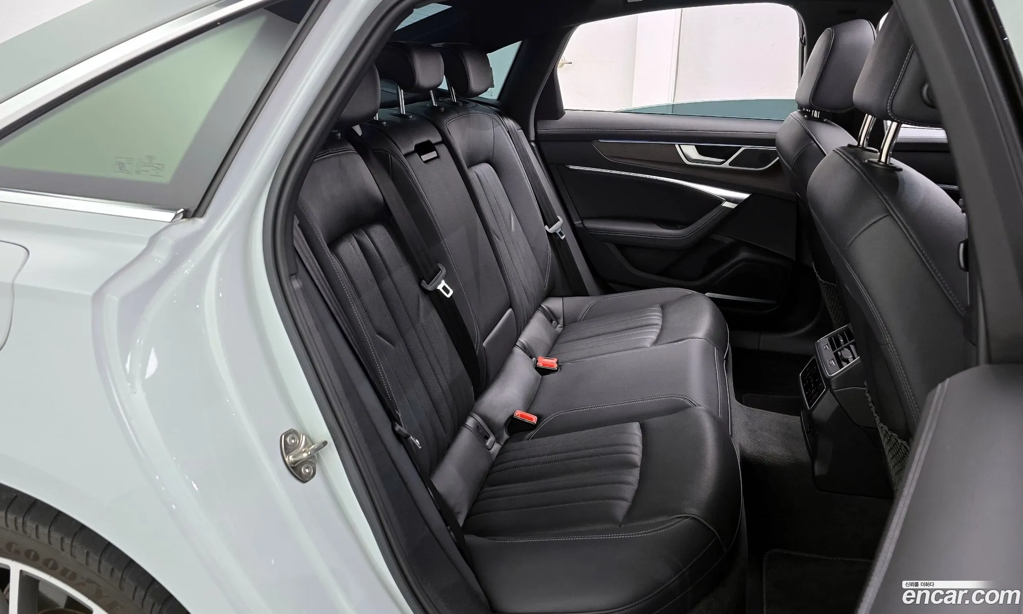 Audi A6 2023 WAUZZZF26PN022329 — 10