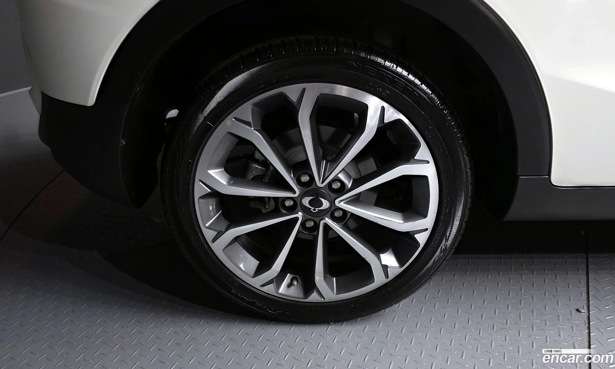 KG Mobility (SsangYong) Tivoli Armour 2017 — 13