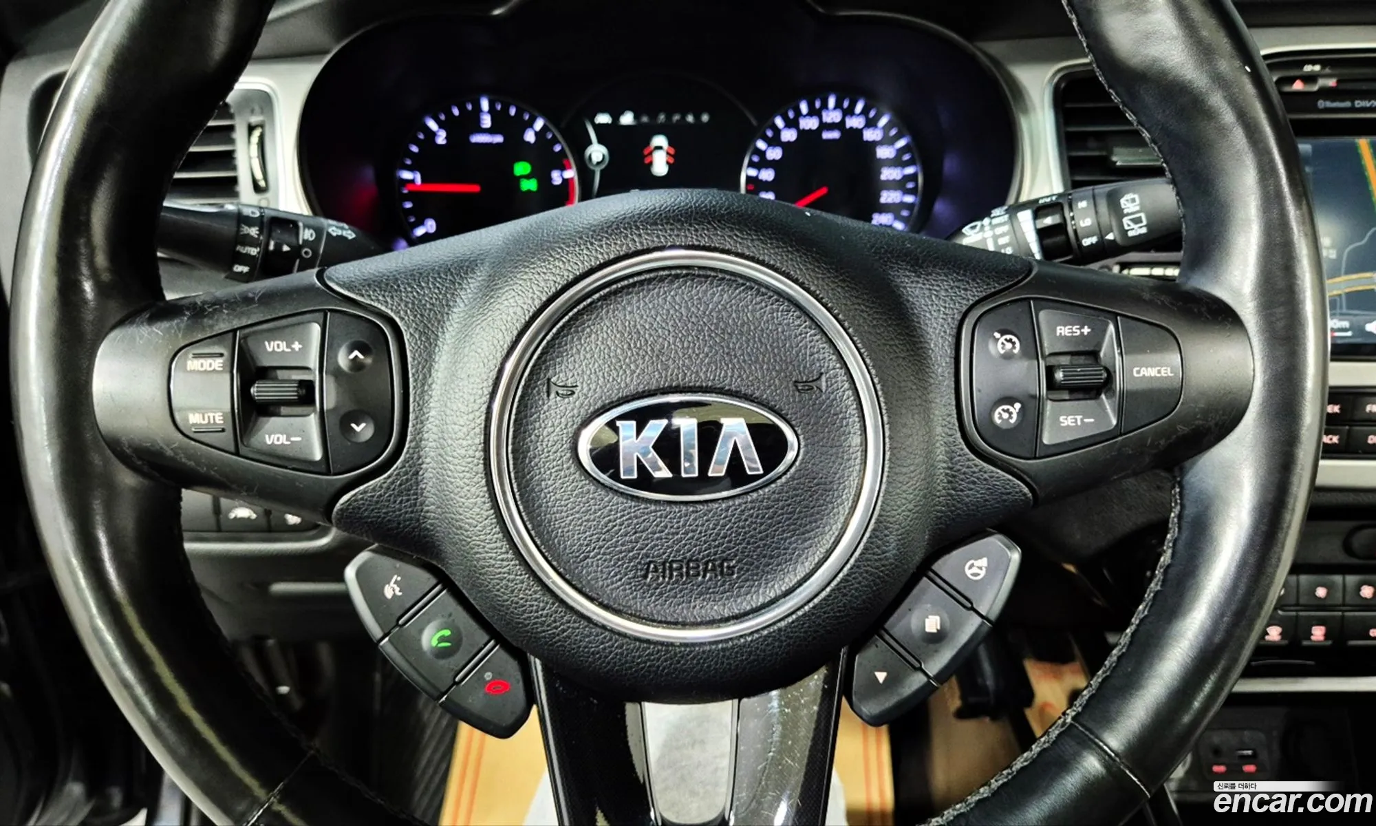 Kia Carens 2013 — 16