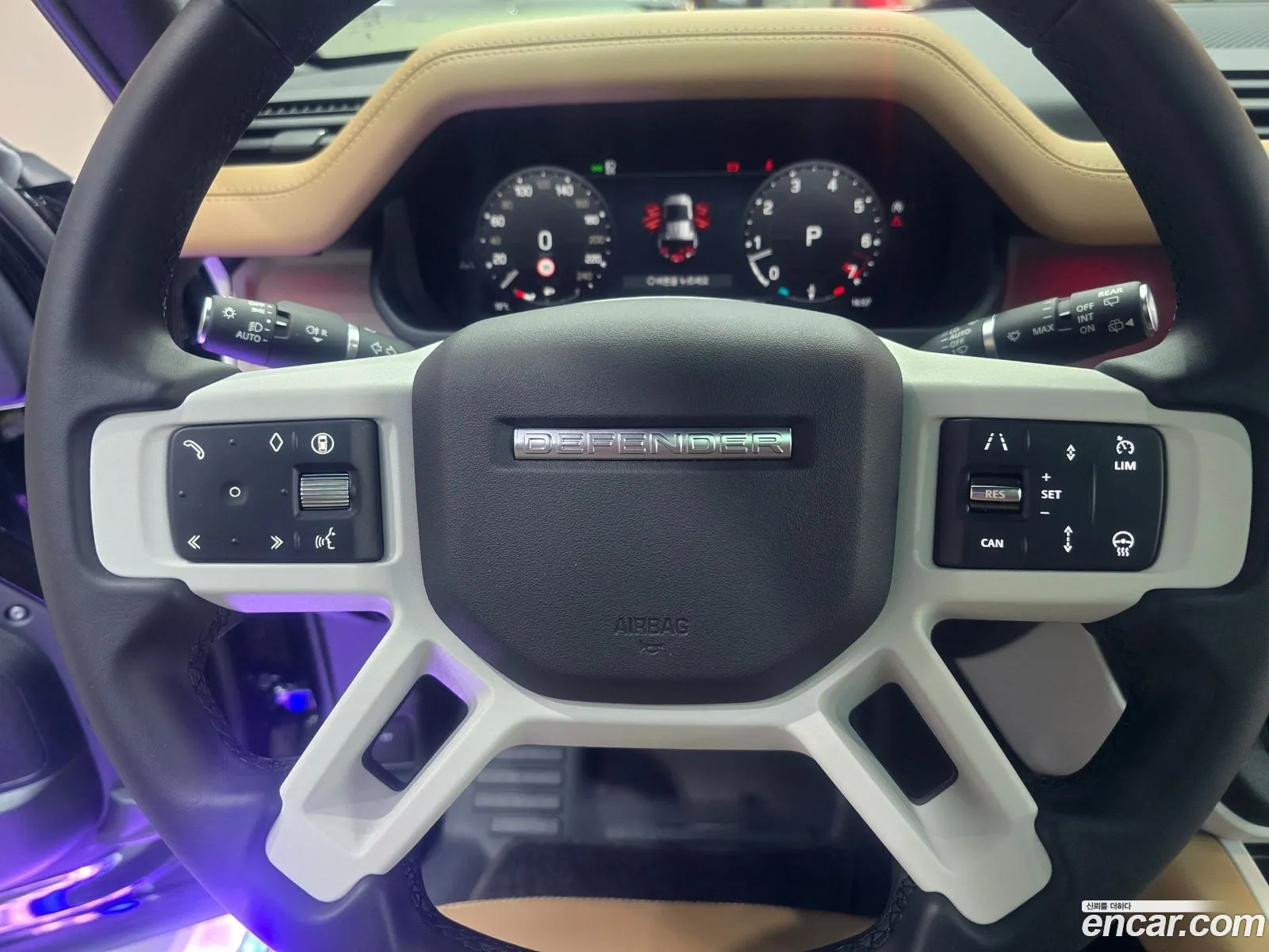 Land Rover Defender 2025 — 10