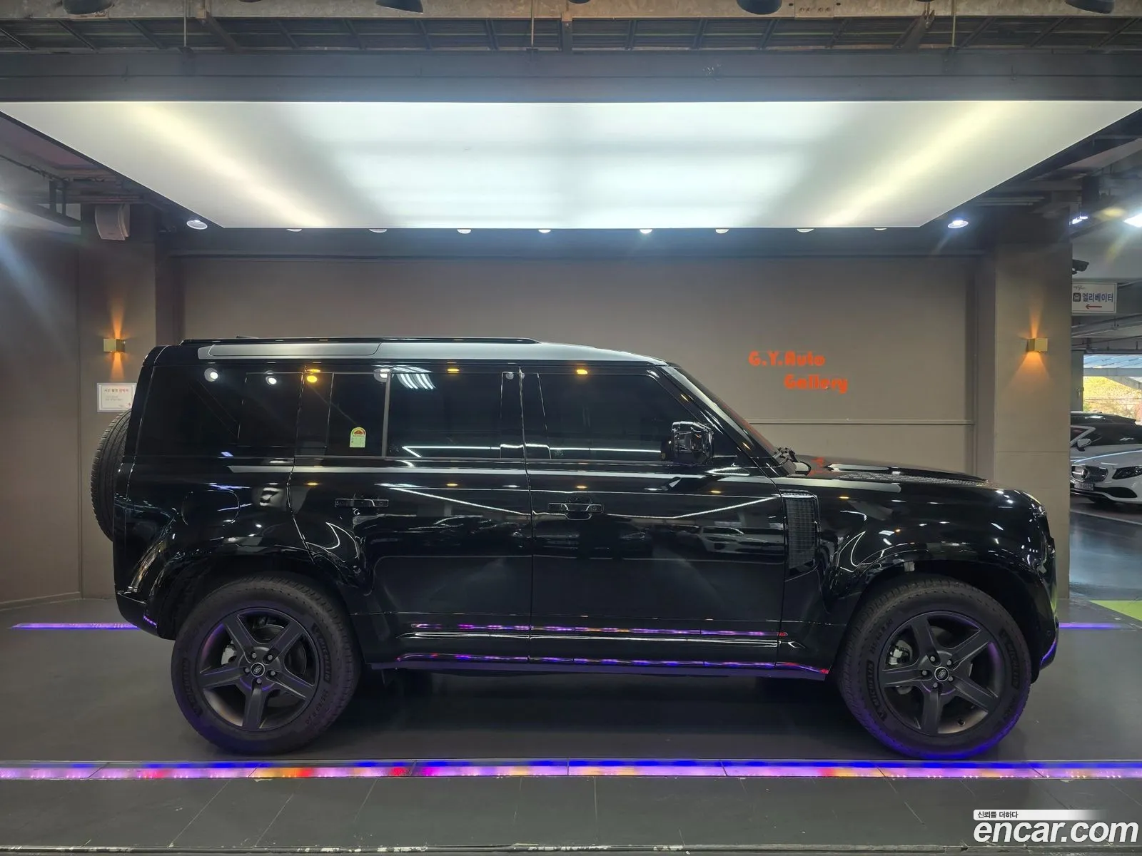 Land Rover Defender 2025 — 8
