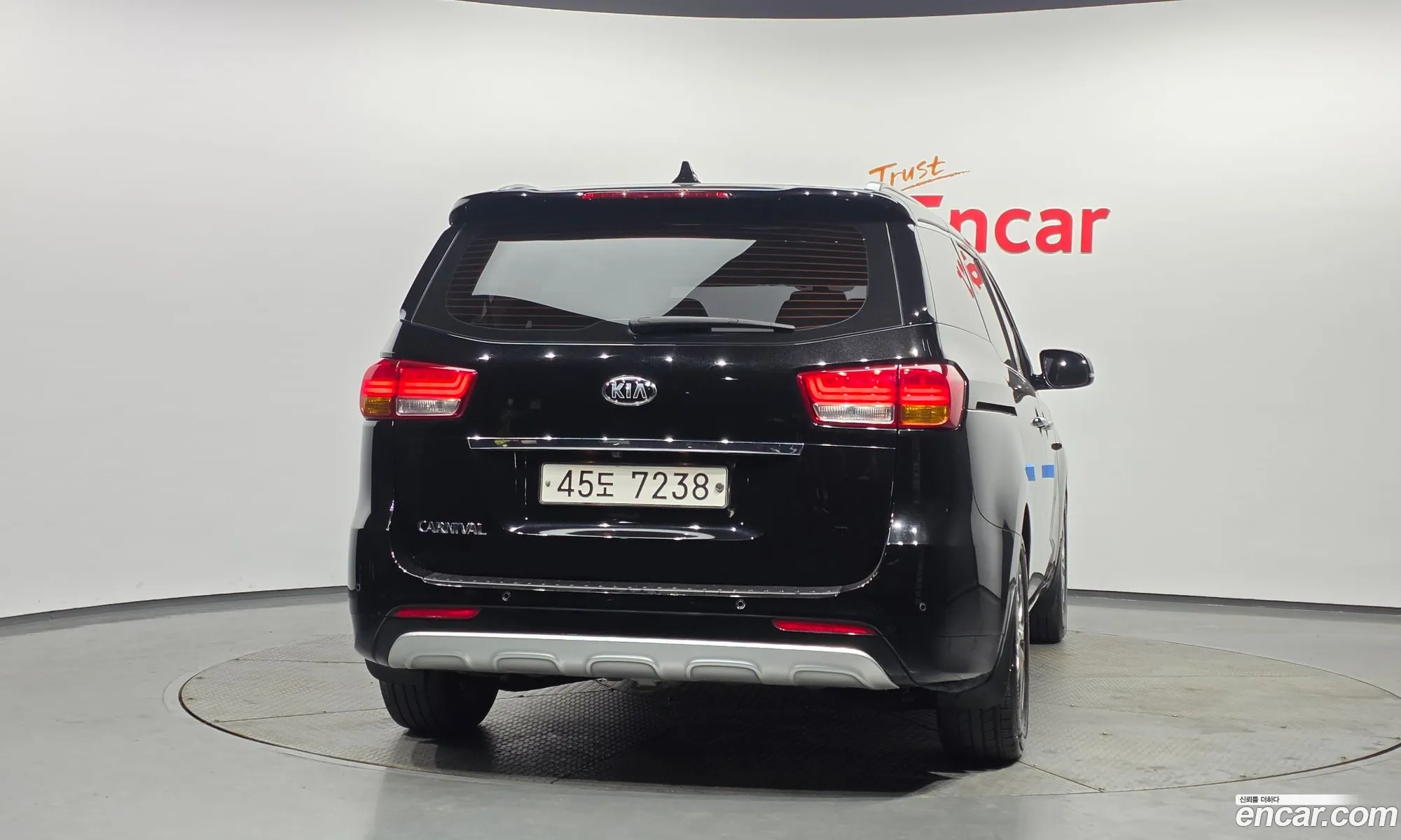 Kia Carnival 2017 — 18