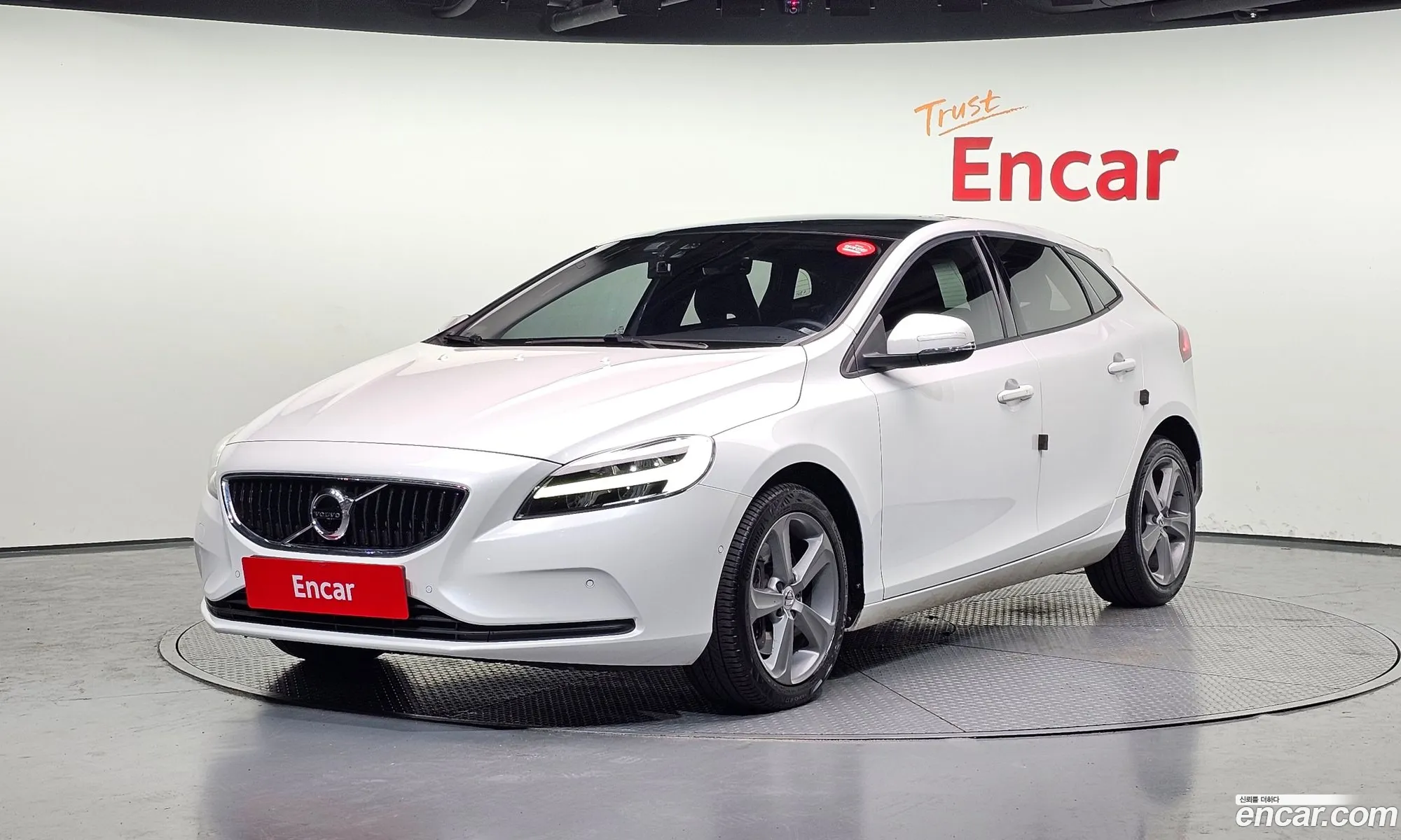 Volvo V40 2017 YV1MV79K0H2412165 — 4