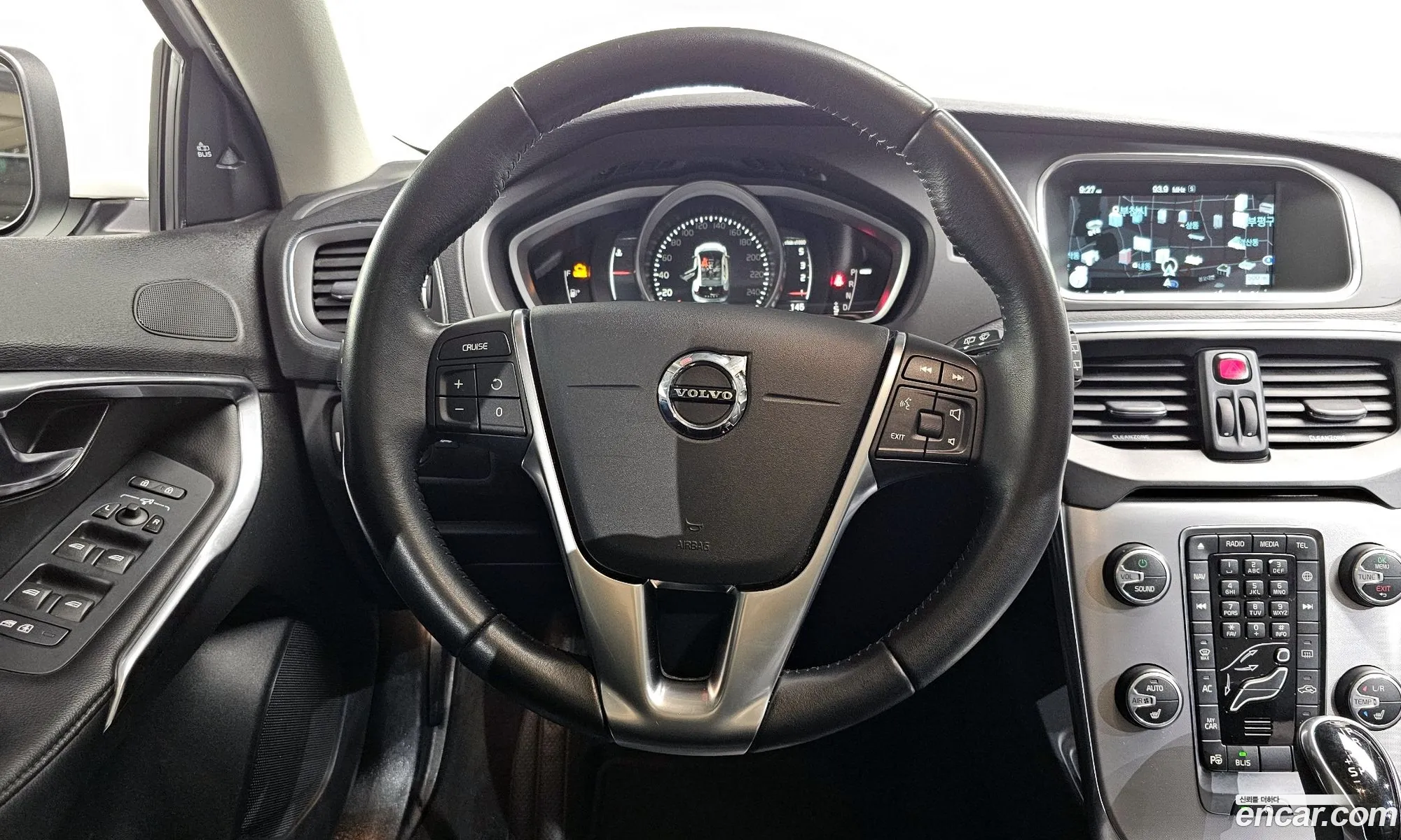 Volvo V40 2017 YV1MV79K0H2412165 — 20
