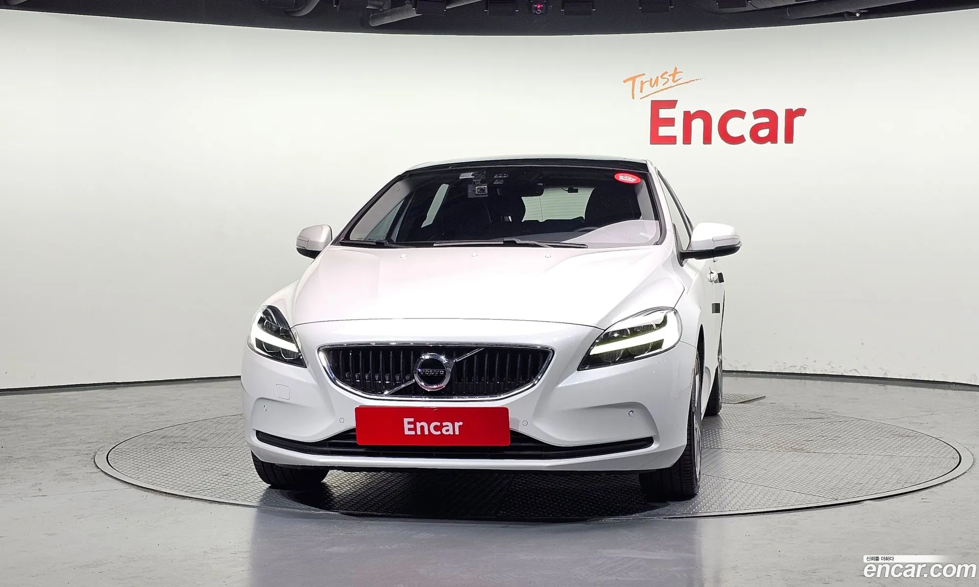 Volvo V40 2017 YV1MV79K0H2412165 — 19