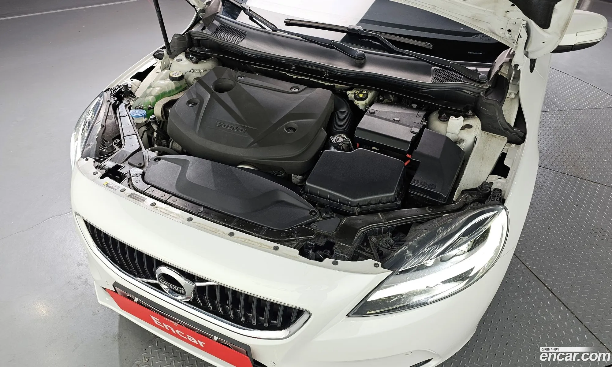 Volvo V40 2017 YV1MV79K0H2412165 — 7