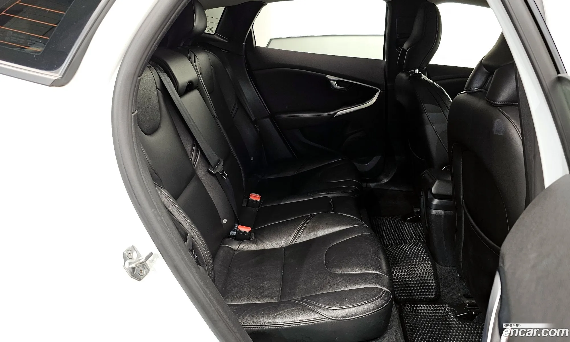 Volvo V40 2017 YV1MV79K0H2412165 — 3