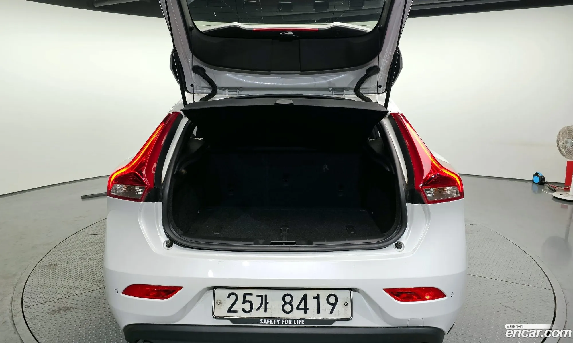 Volvo V40 2017 YV1MV79K0H2412165 — 15