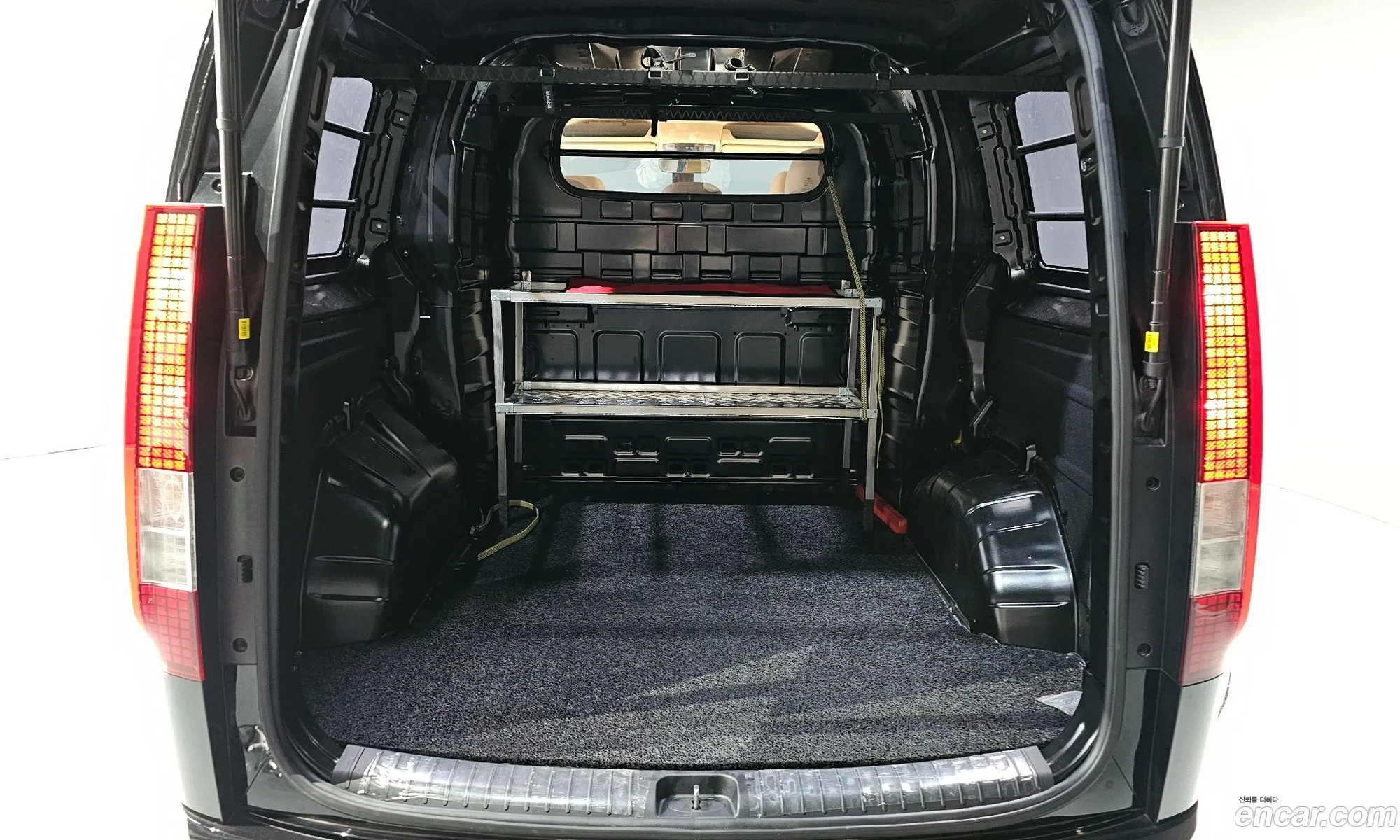 Hyundai Staria 2024 — 2