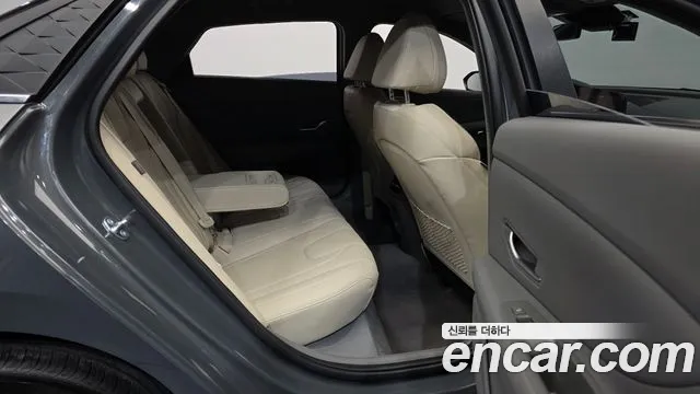 Hyundai Elantra 2024 — 8