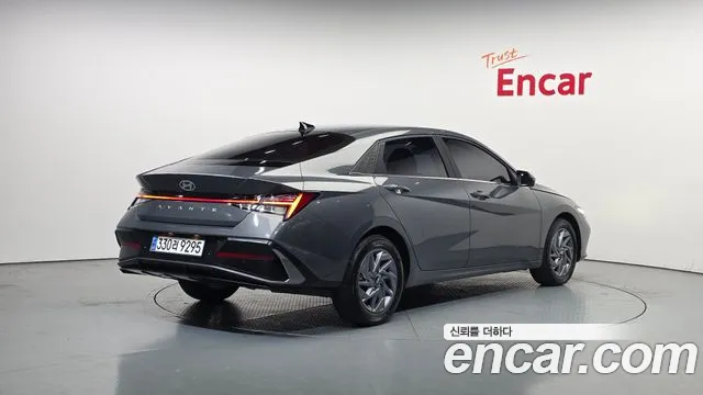 Hyundai Elantra 2024 — 5