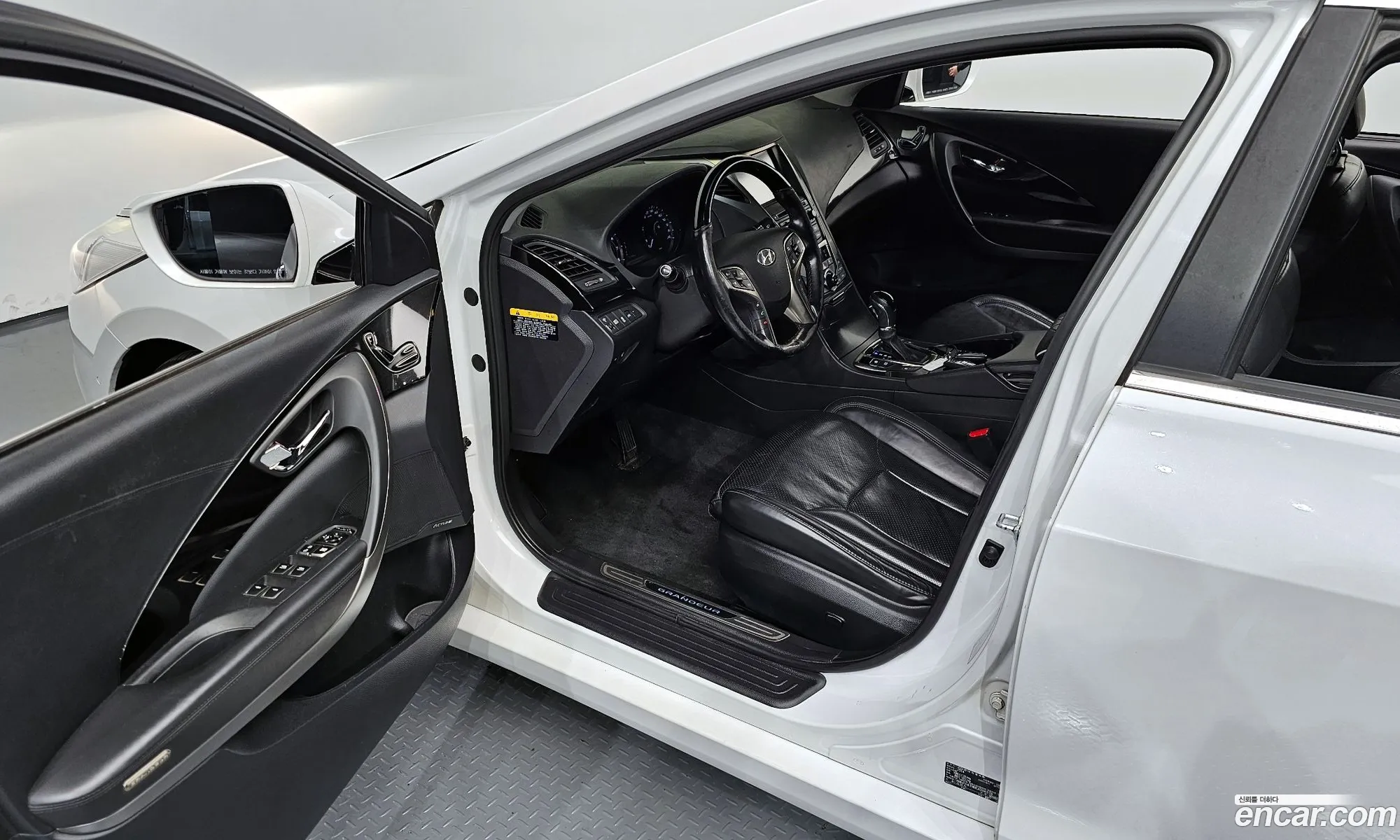 Hyundai Grandeur HG 2014 — 16