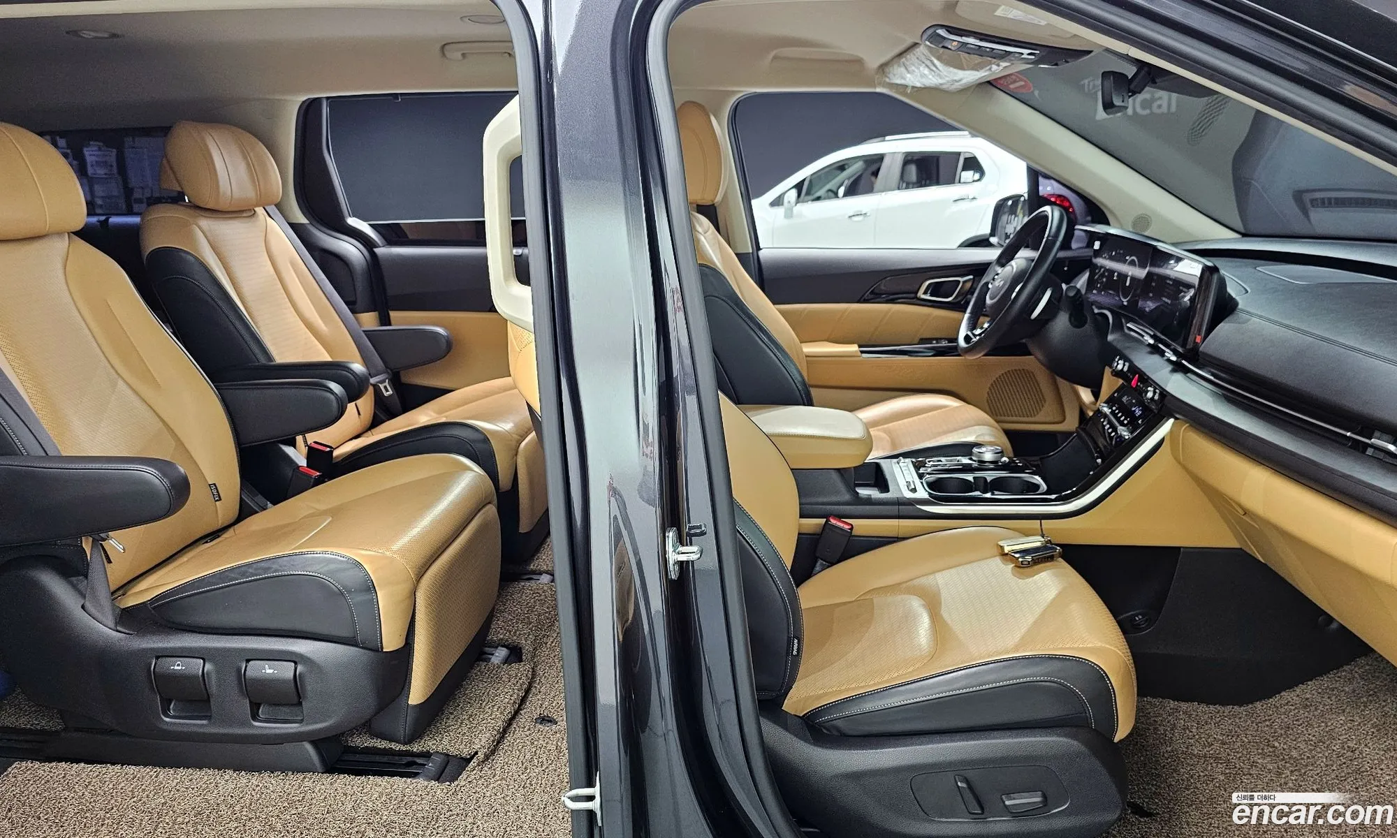 Kia Carnival 2021 — 17