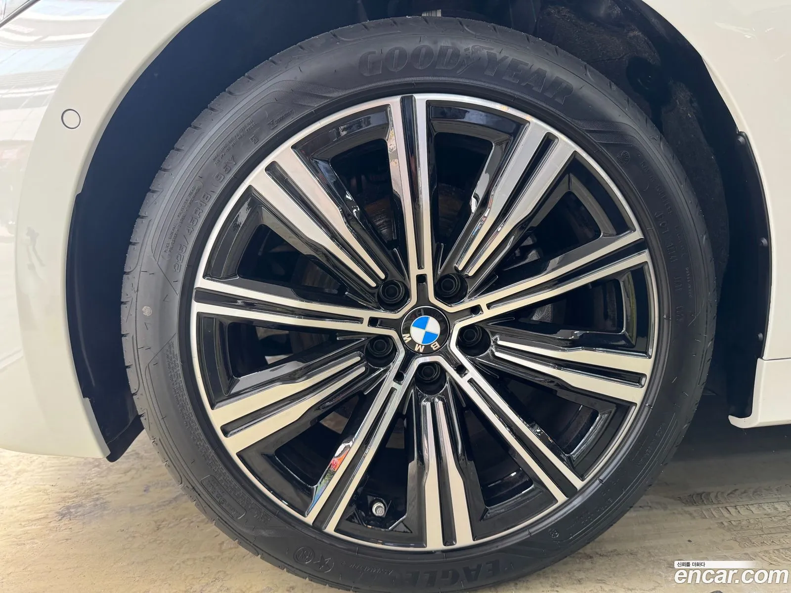 BMW 3 Series 2025 — 9