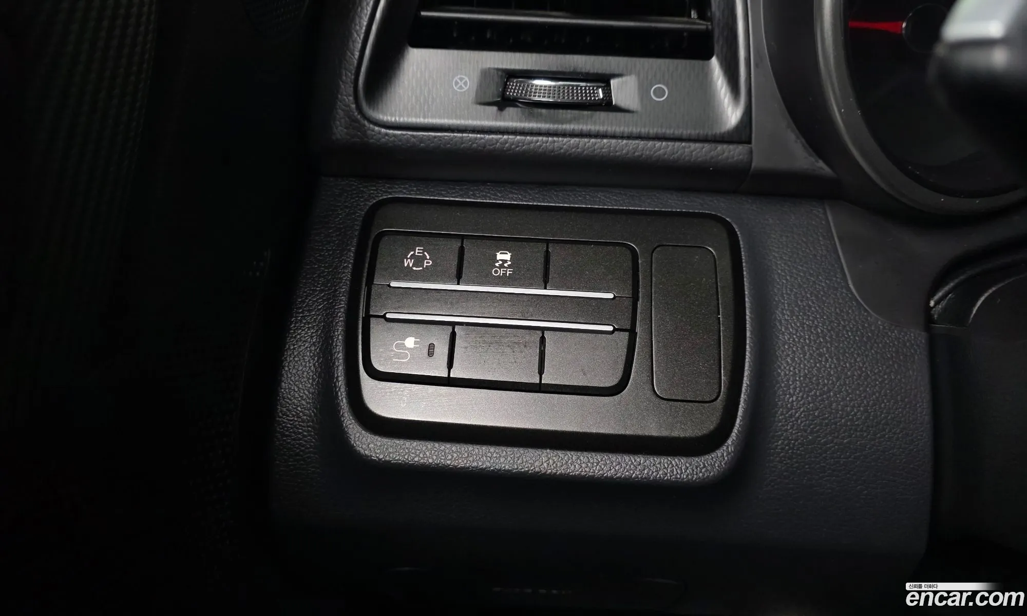 KG Mobility (SsangYong) Tivoli Air 2017 — 6