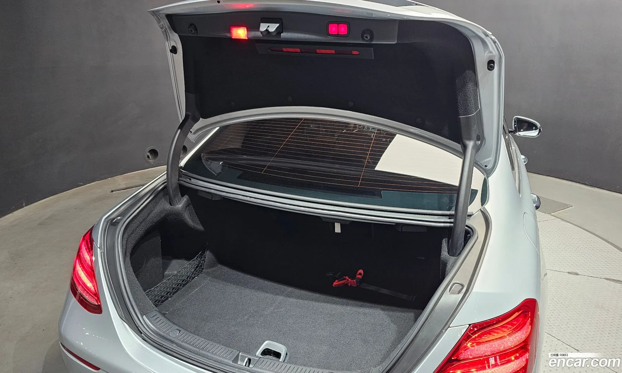 Mercedes-Benz E-Class W213 2018 WDDZF4JB2JA481867 — 4