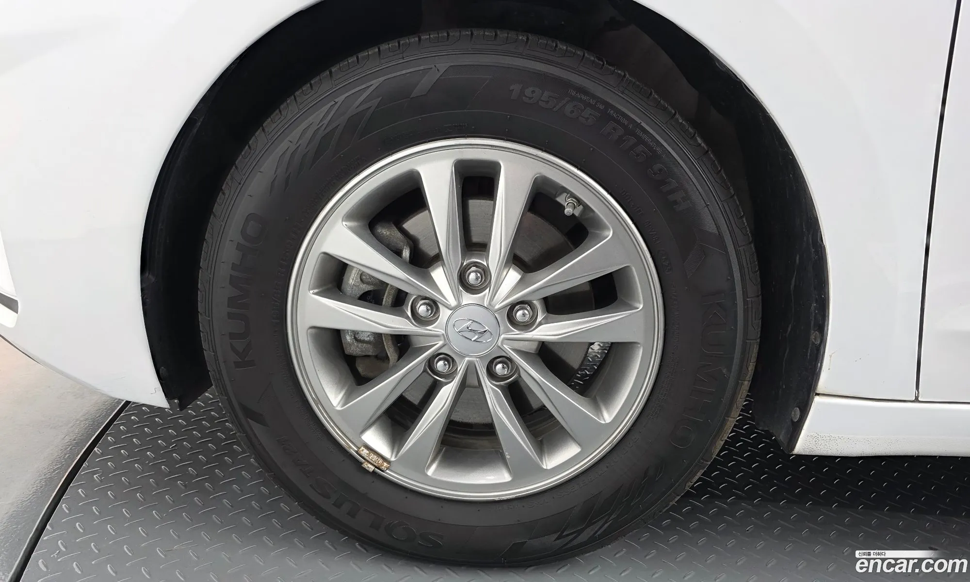 Hyundai Elantra AD 2020 — 5