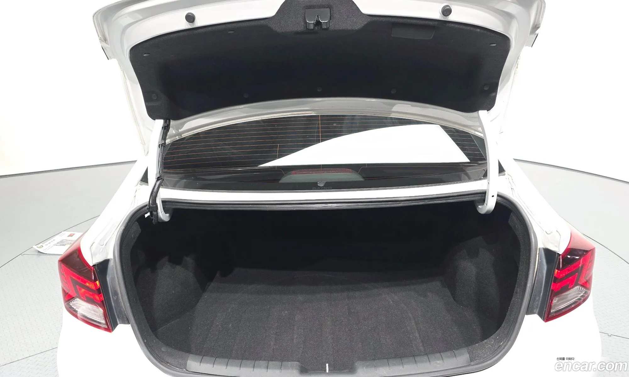 Hyundai Elantra AD 2020 — 13