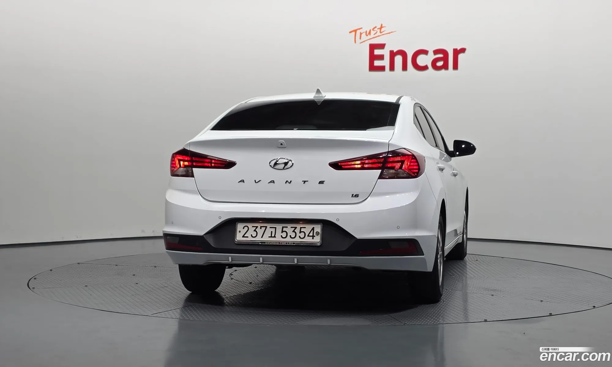 Hyundai Elantra AD 2020 — 10