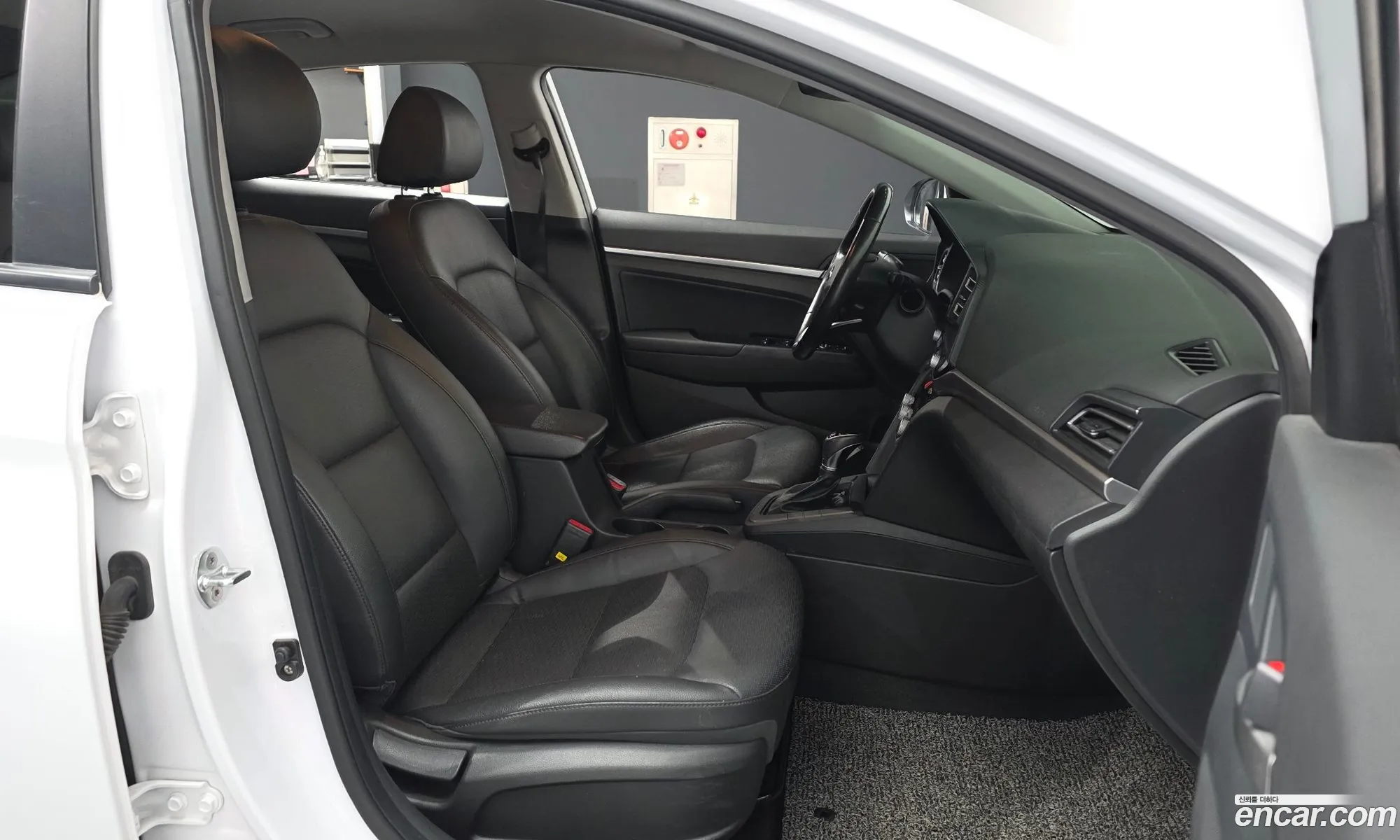 Hyundai Elantra AD 2020 — 12