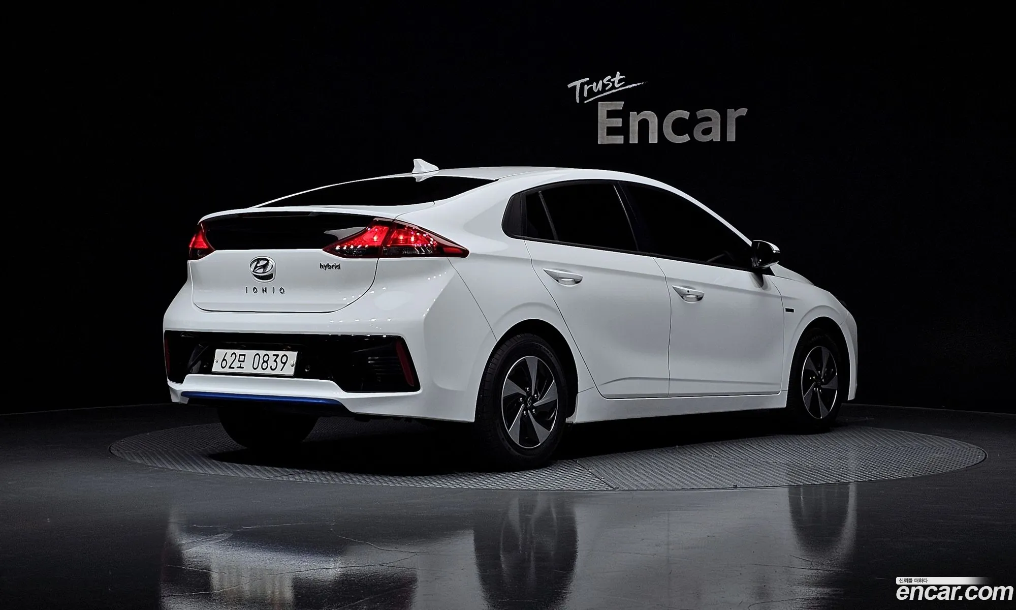 Hyundai Ioniq Hybrid 2016 — 3