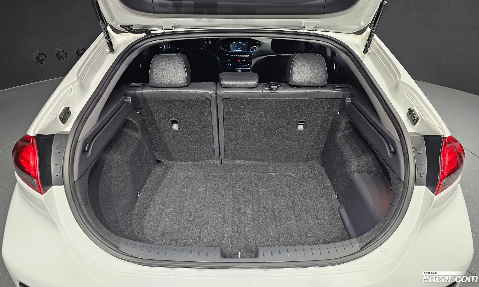 Hyundai Ioniq Hybrid 2016 — 16