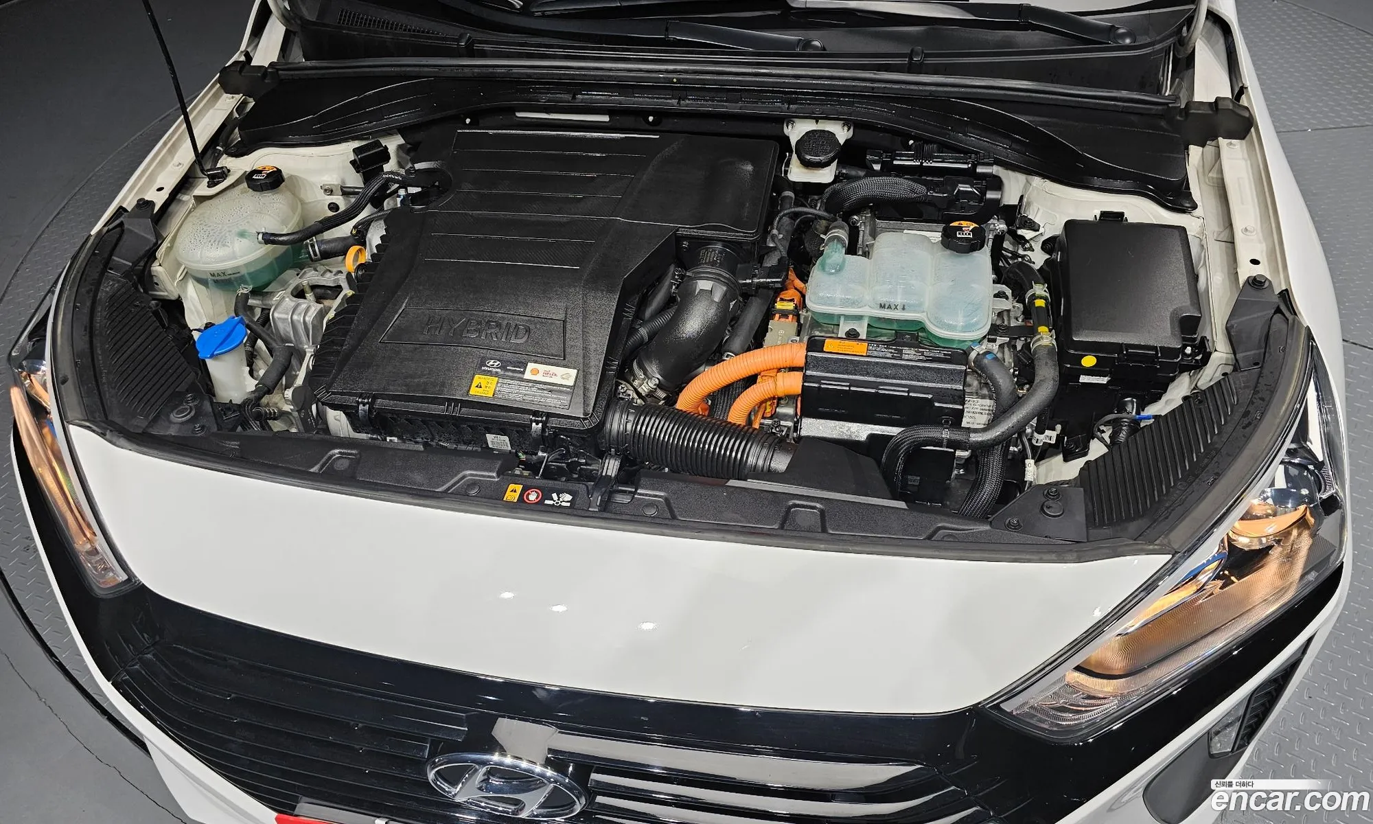 Hyundai Ioniq Hybrid 2016 — 17