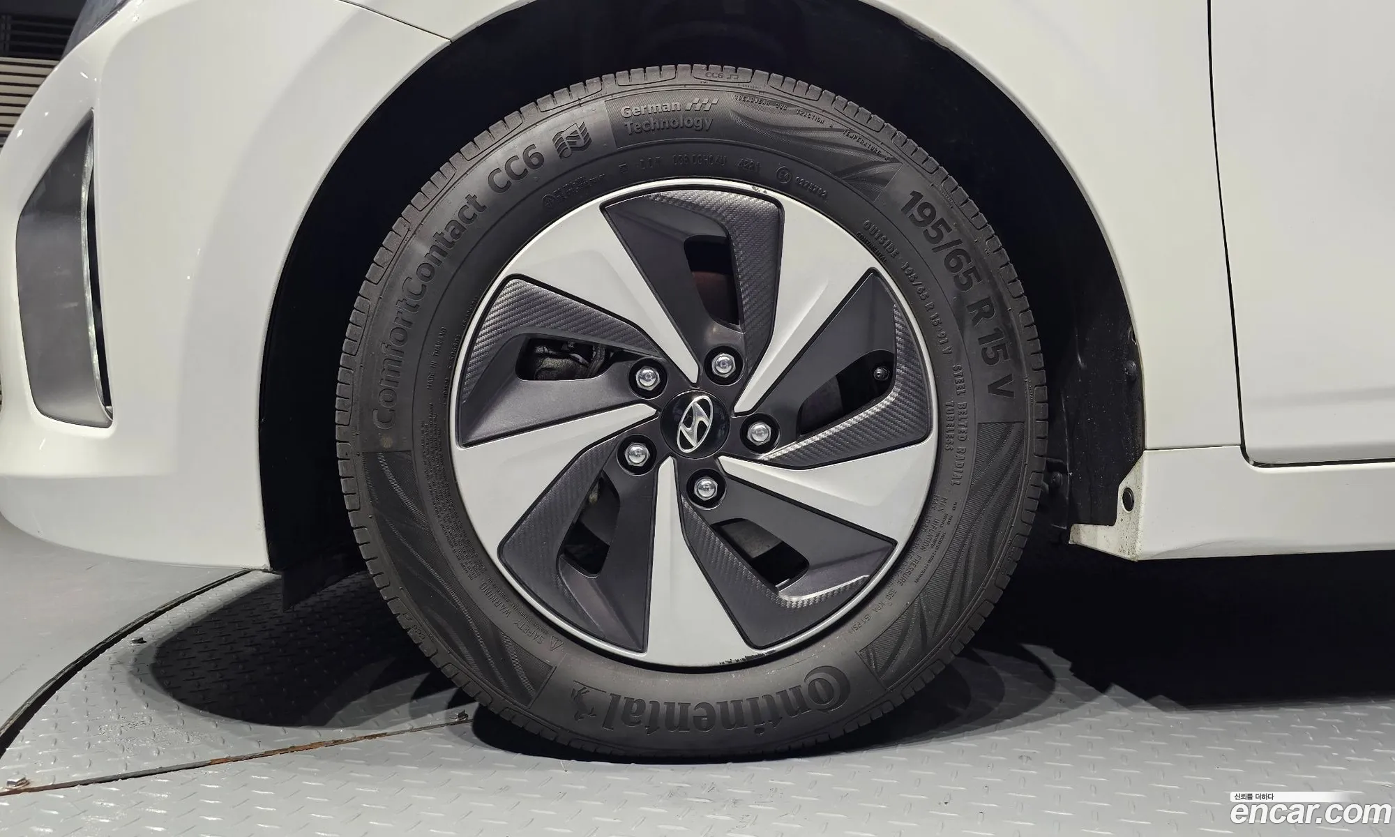 Hyundai Ioniq Hybrid 2016 — 11