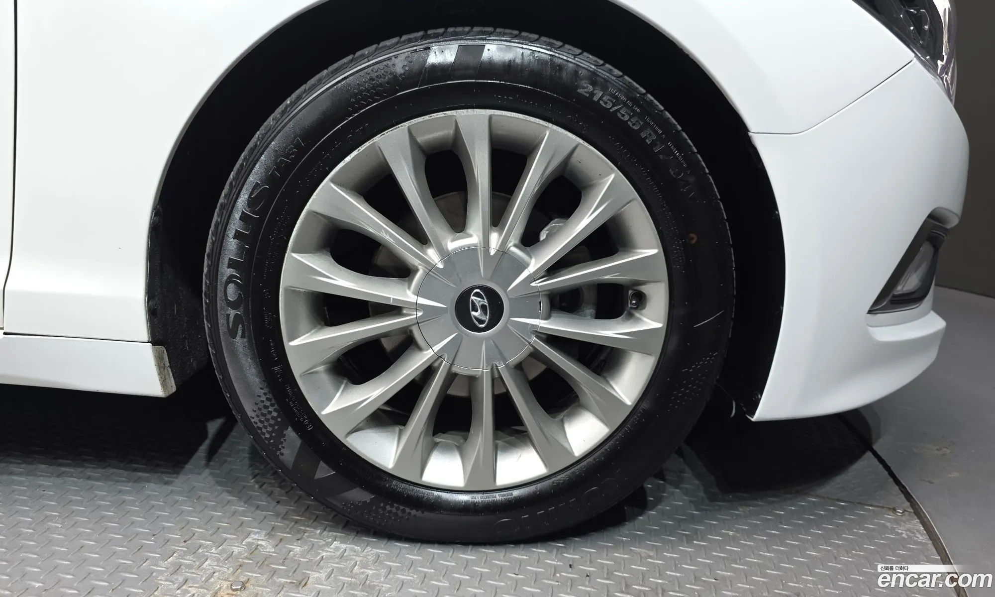 Hyundai LF Sonata 2014 — 12