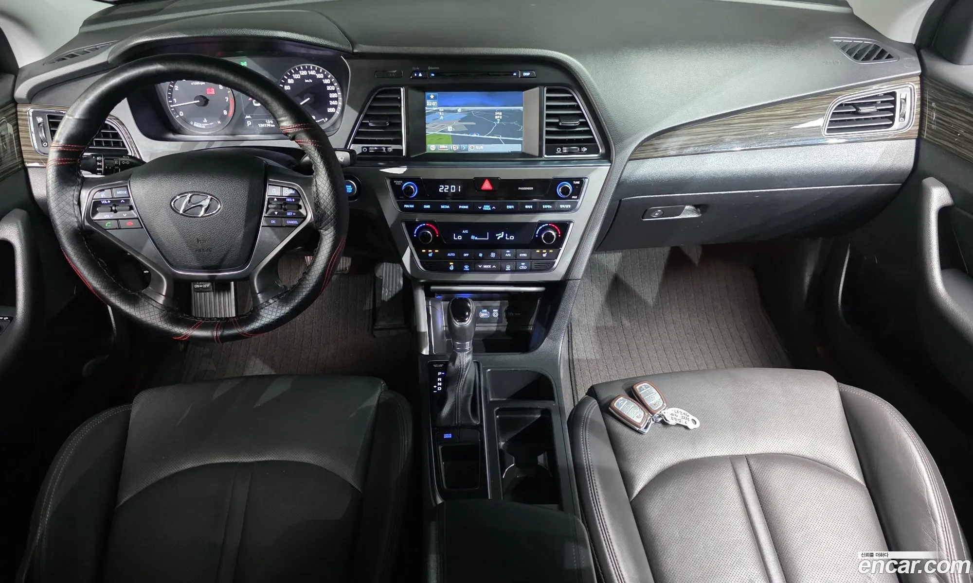Hyundai LF Sonata 2014 — 13