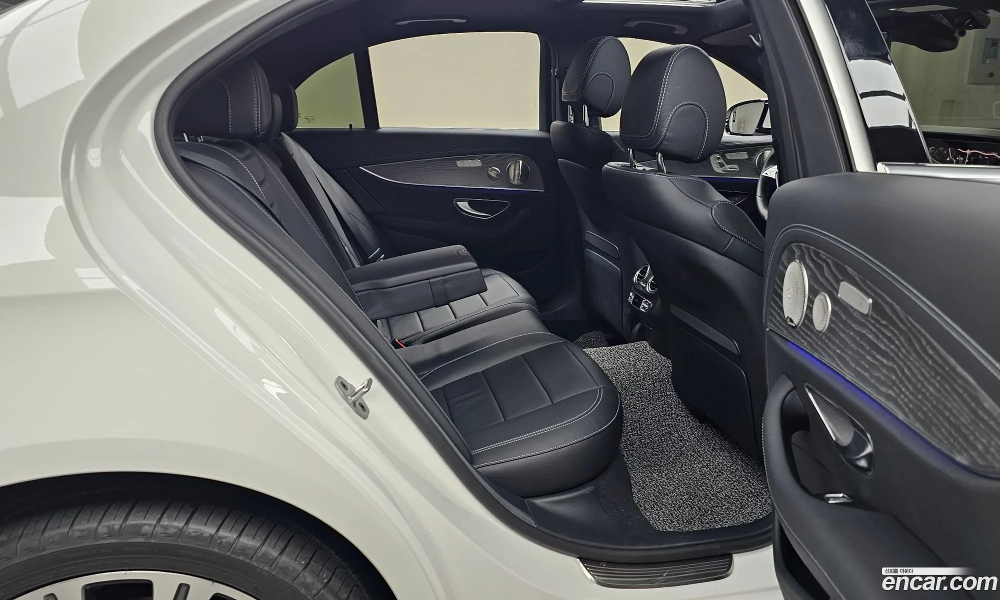 Mercedes-Benz E-Class W213 2022 — 12