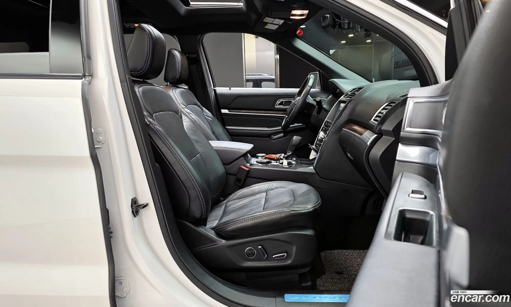Ford Explorer 2018 1FM5K8FH6JGA49543 — 19