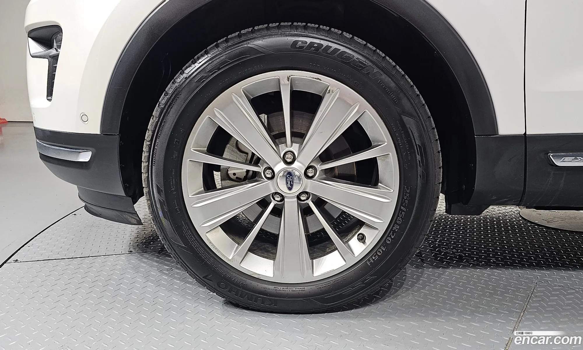 Ford Explorer 2018 1FM5K8FH6JGA49543 — 16