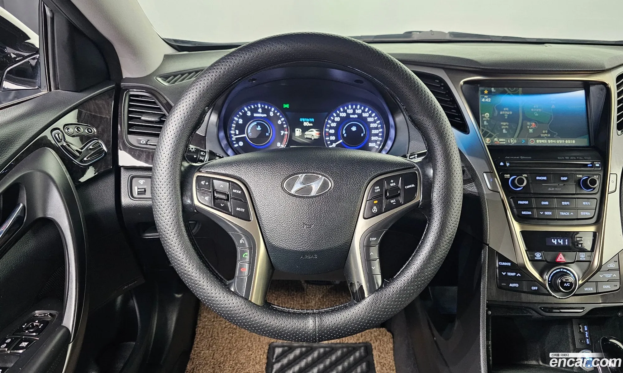 Hyundai Grandeur HG 2013 — 17