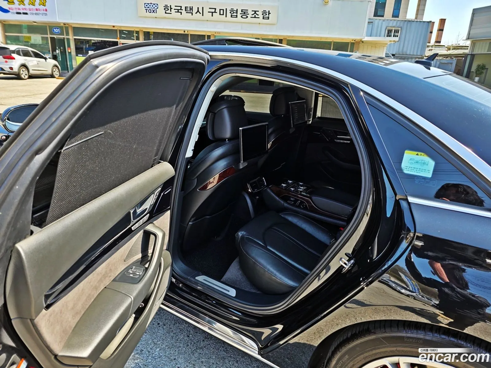 Audi A8 2010 — 11