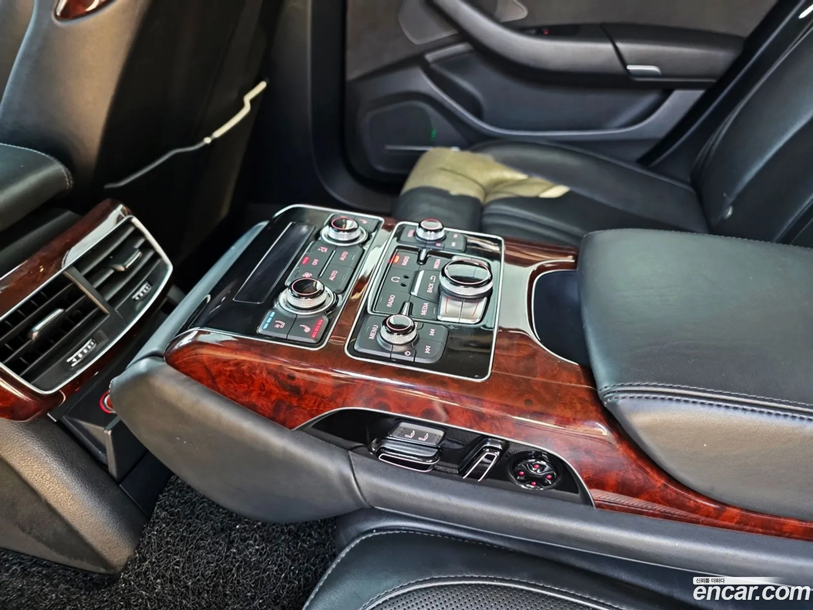 Audi A8 2010 — 12