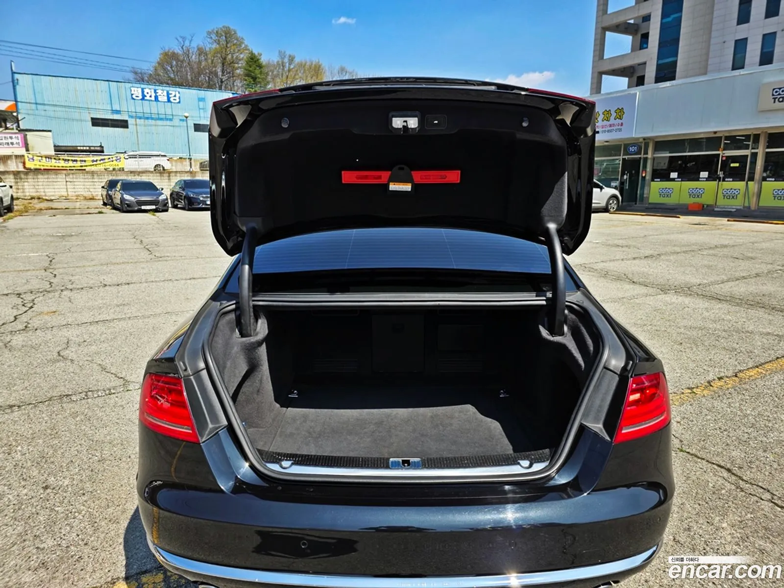 Audi A8 2010 — 16