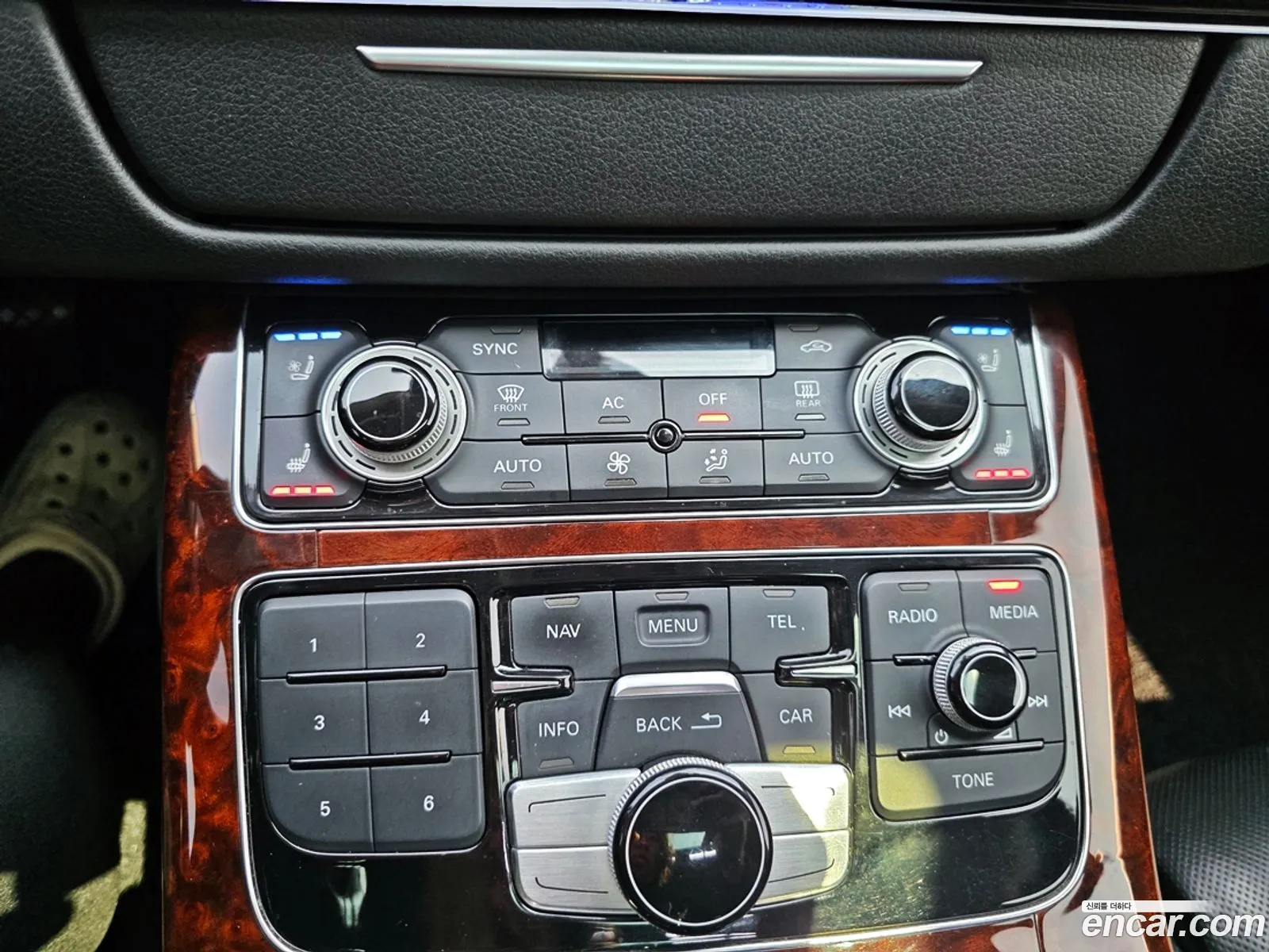 Audi A8 2010 — 8