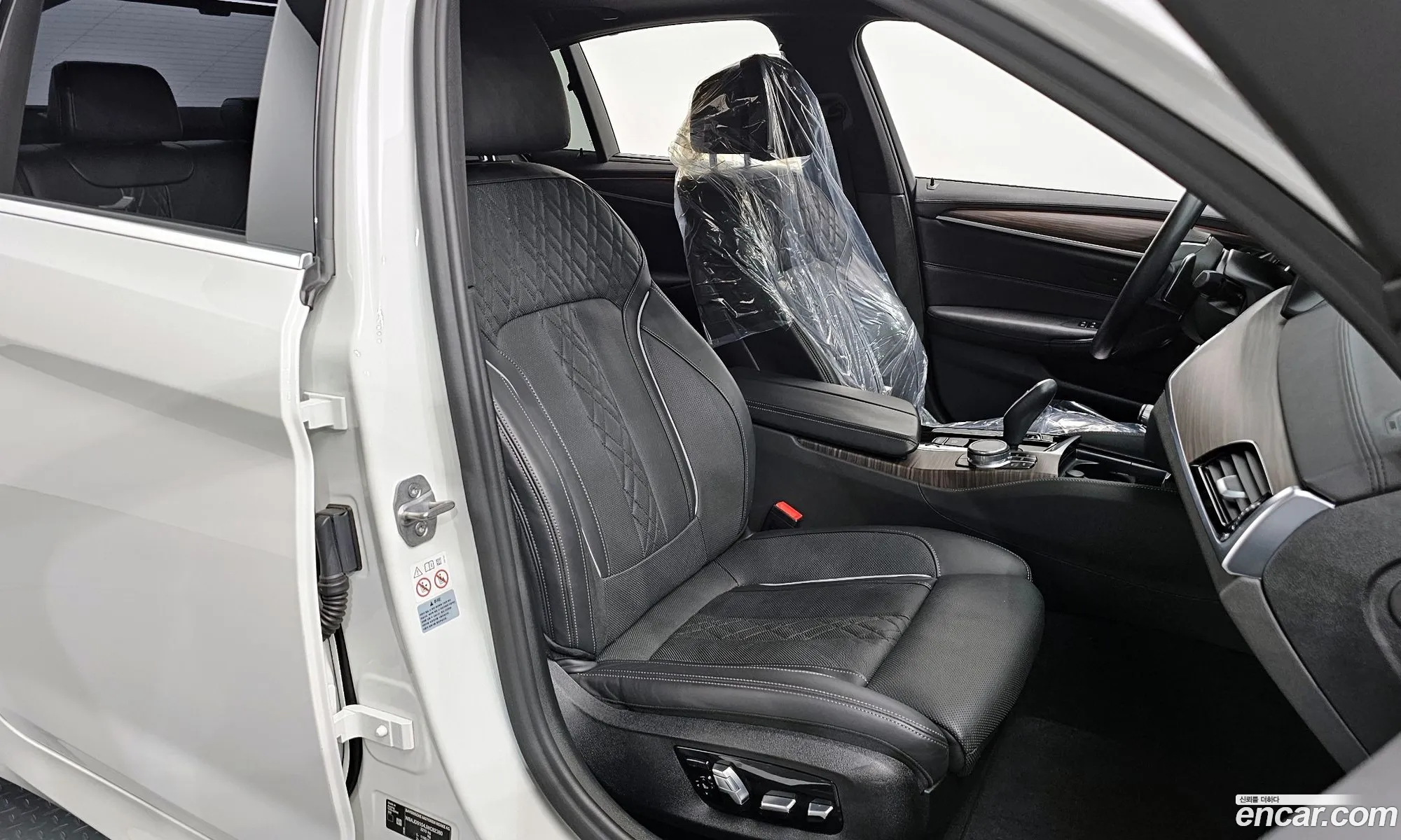 BMW 5 Series 2018 WBAJD9104JWC82380 — 18