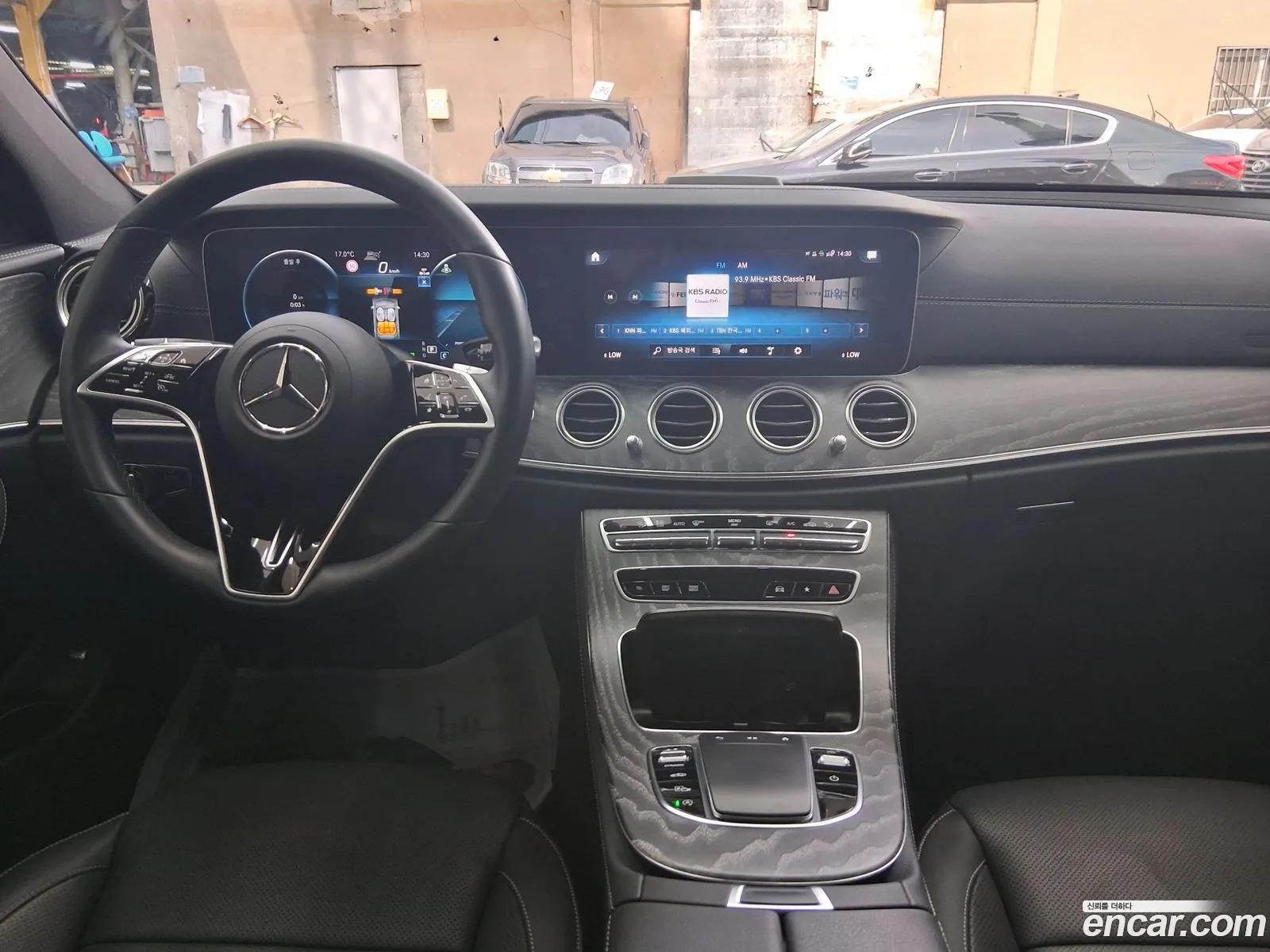 Mercedes-Benz E-Class W213 2022 — 17