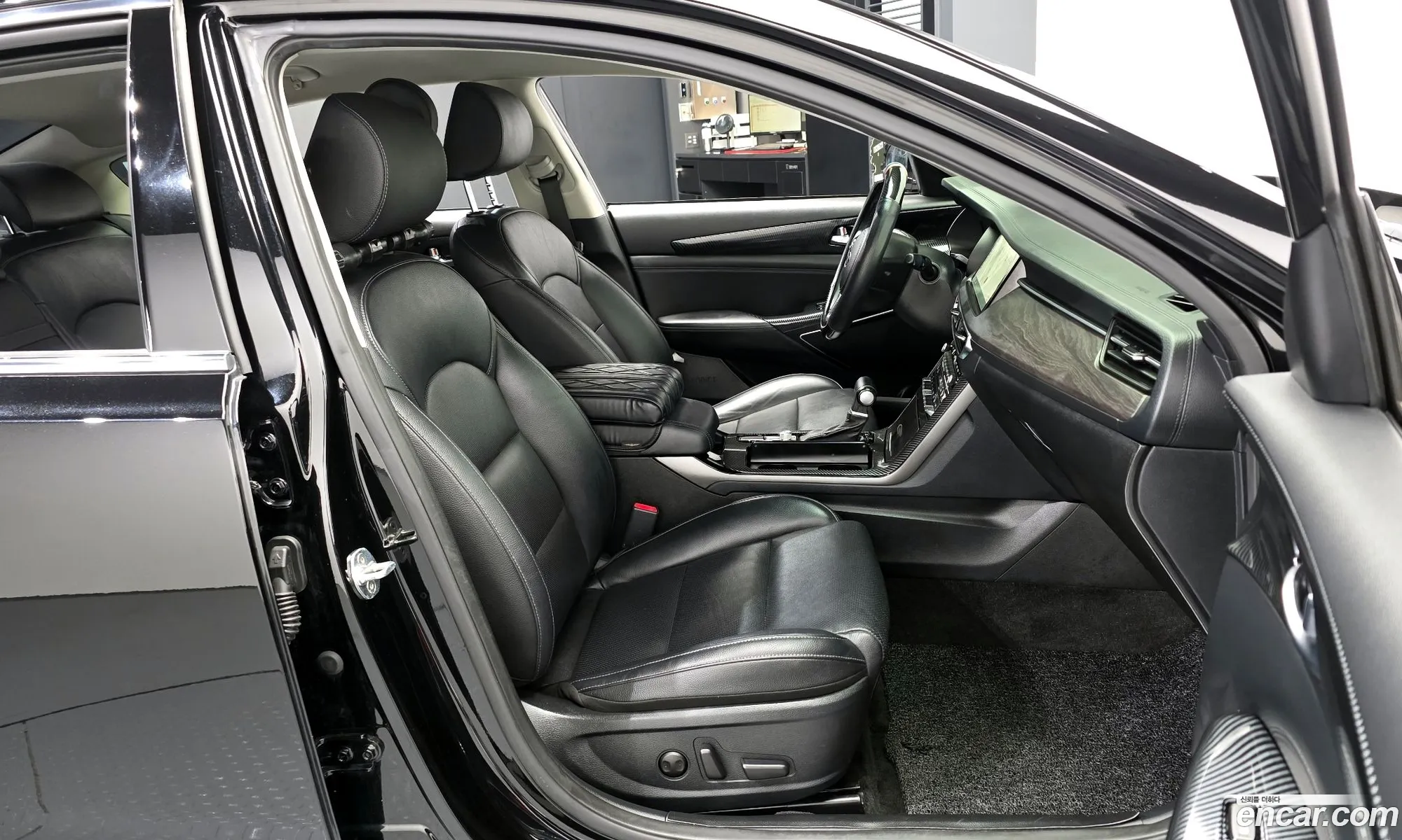 Kia K7 Premier 2020 KNALB41BBLA211743 — 7