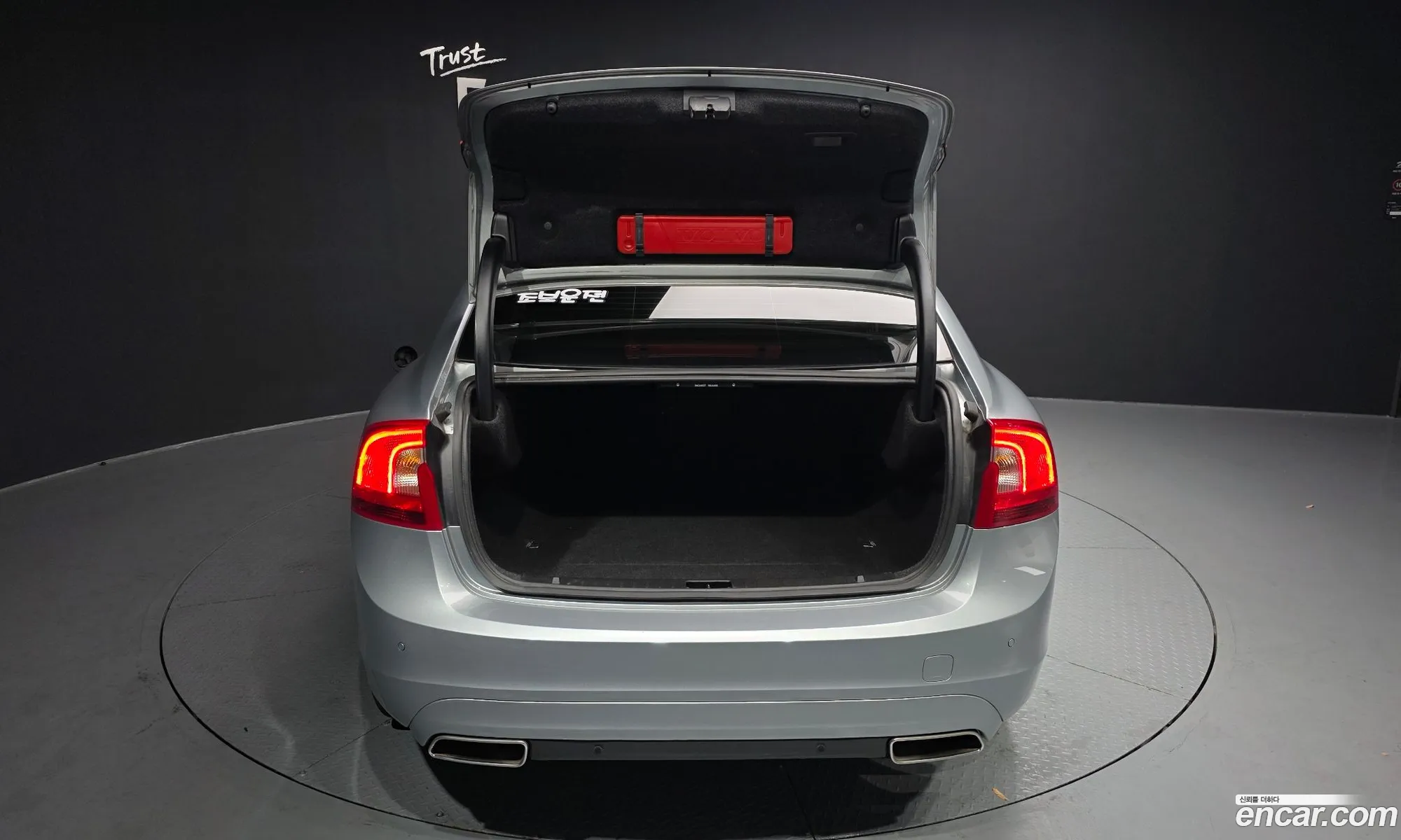 Volvo S60 2017 YV1FSA8BDH2437431 — 12