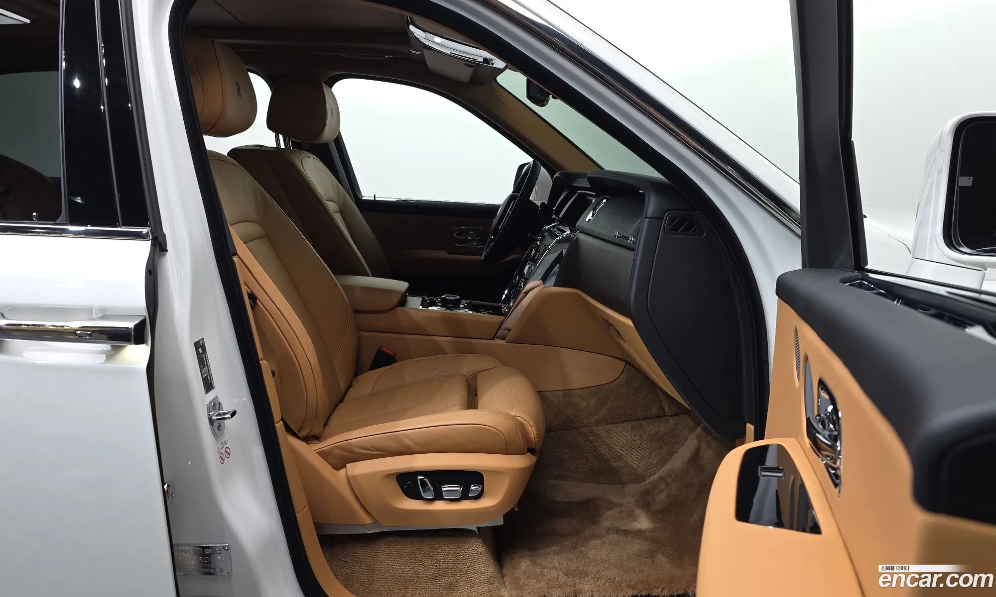Rolls-Royce Cullinan 2023 — 16