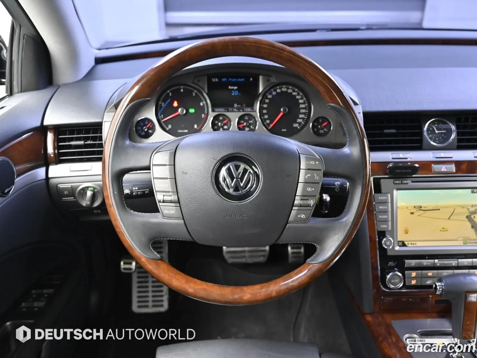 Volkswagen Phaeton 2013 — 16
