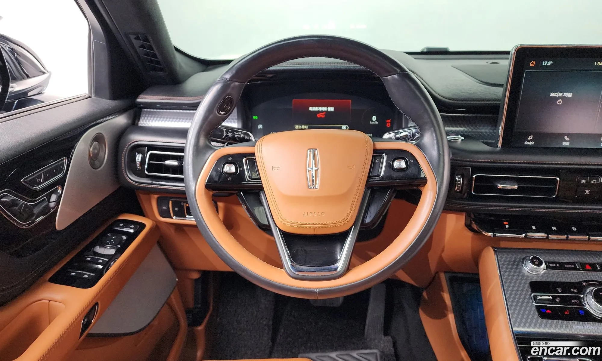 Lincoln Aviator 2022 5LM5J9XCXNGL09733 — 19