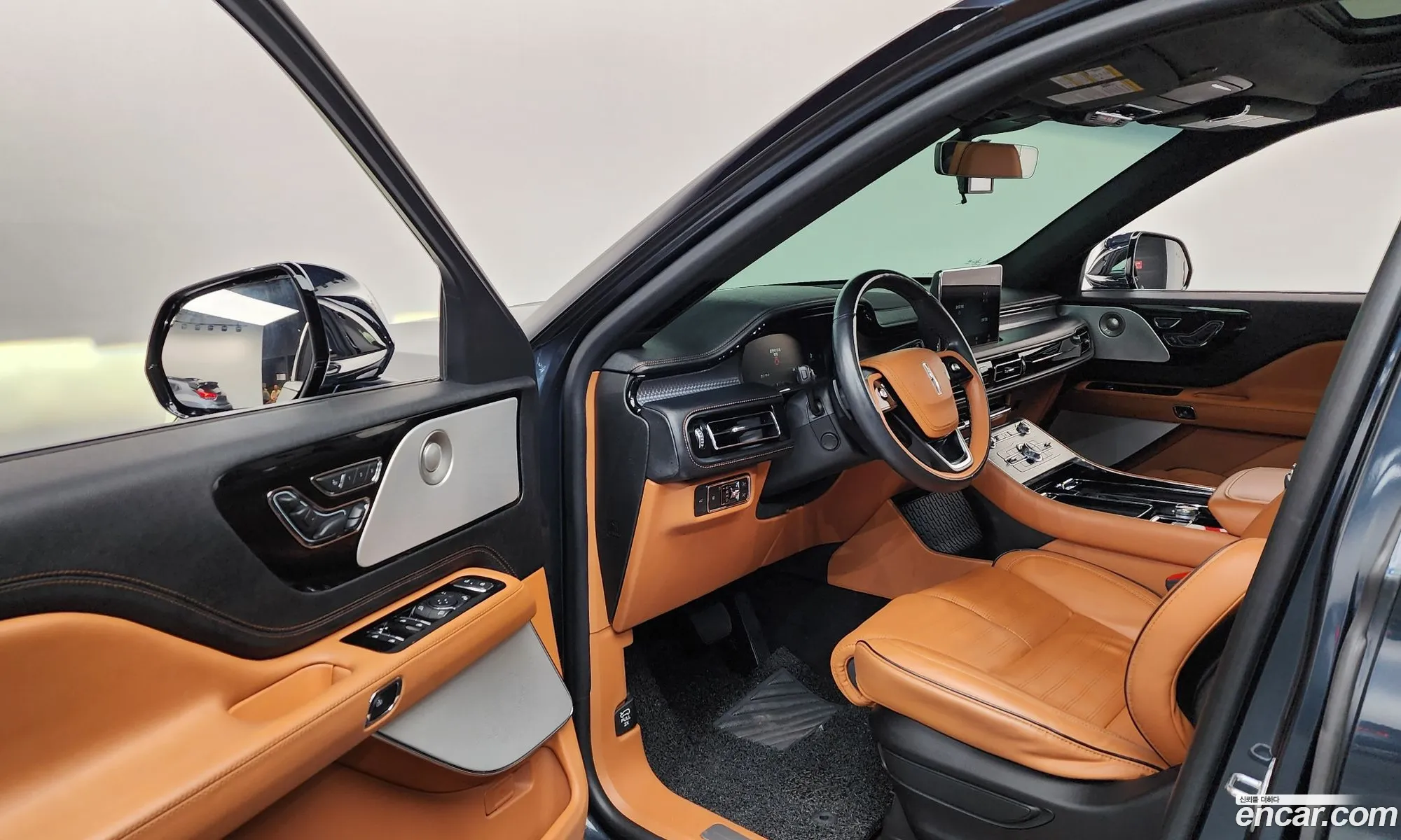 Lincoln Aviator 2022 5LM5J9XCXNGL09733 — 10
