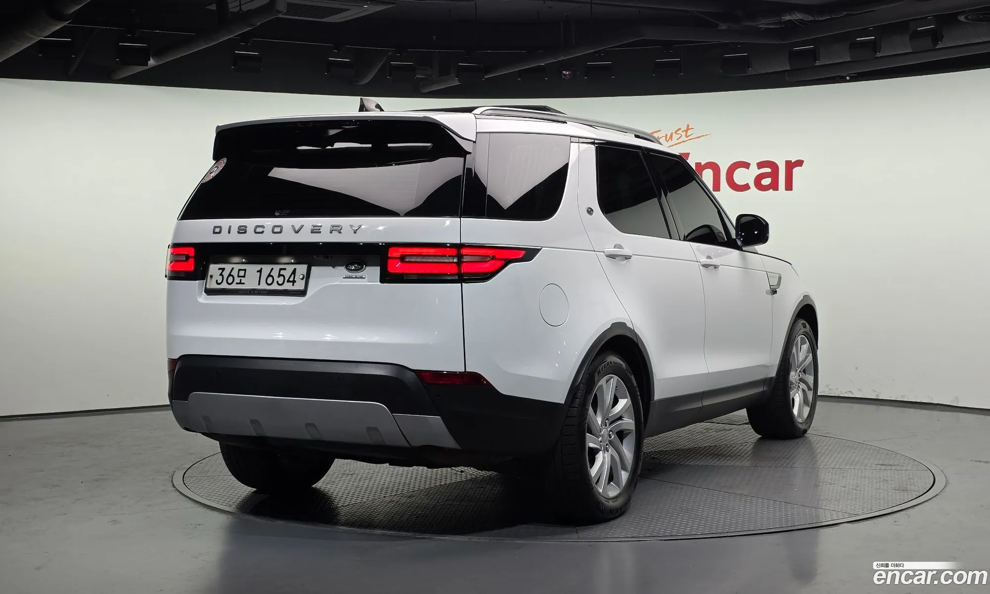 Land Rover Discovery 5 2019 — 16