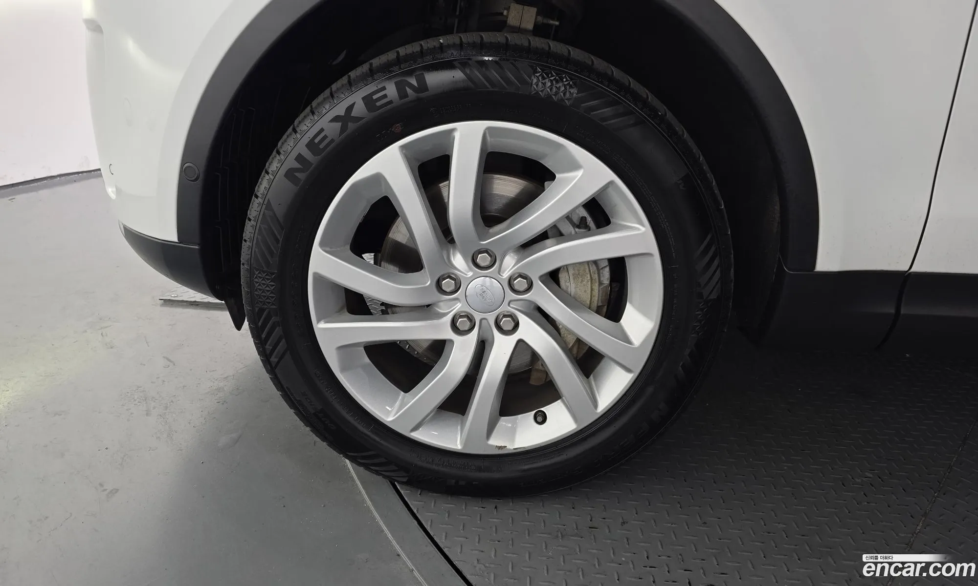 Land Rover Discovery 5 2019 — 14